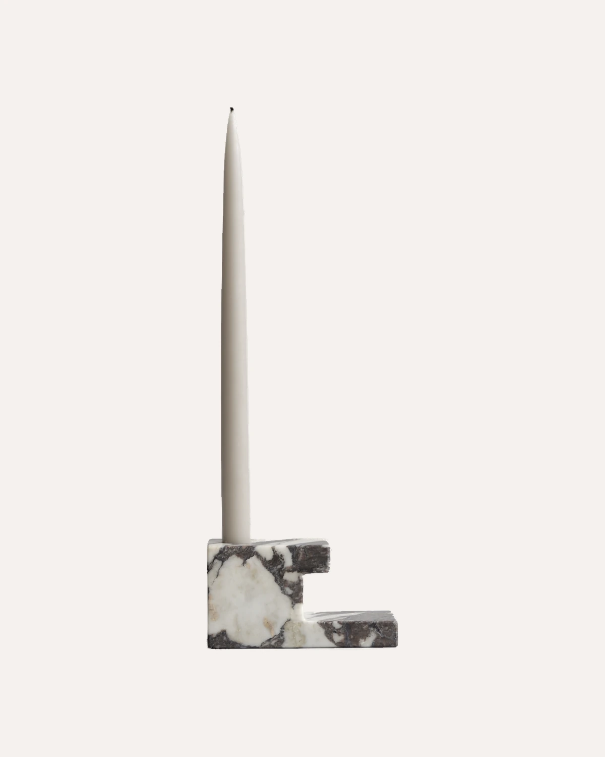 101 Copenhagen Cobra Candle Holder in Bone White, freigestellt