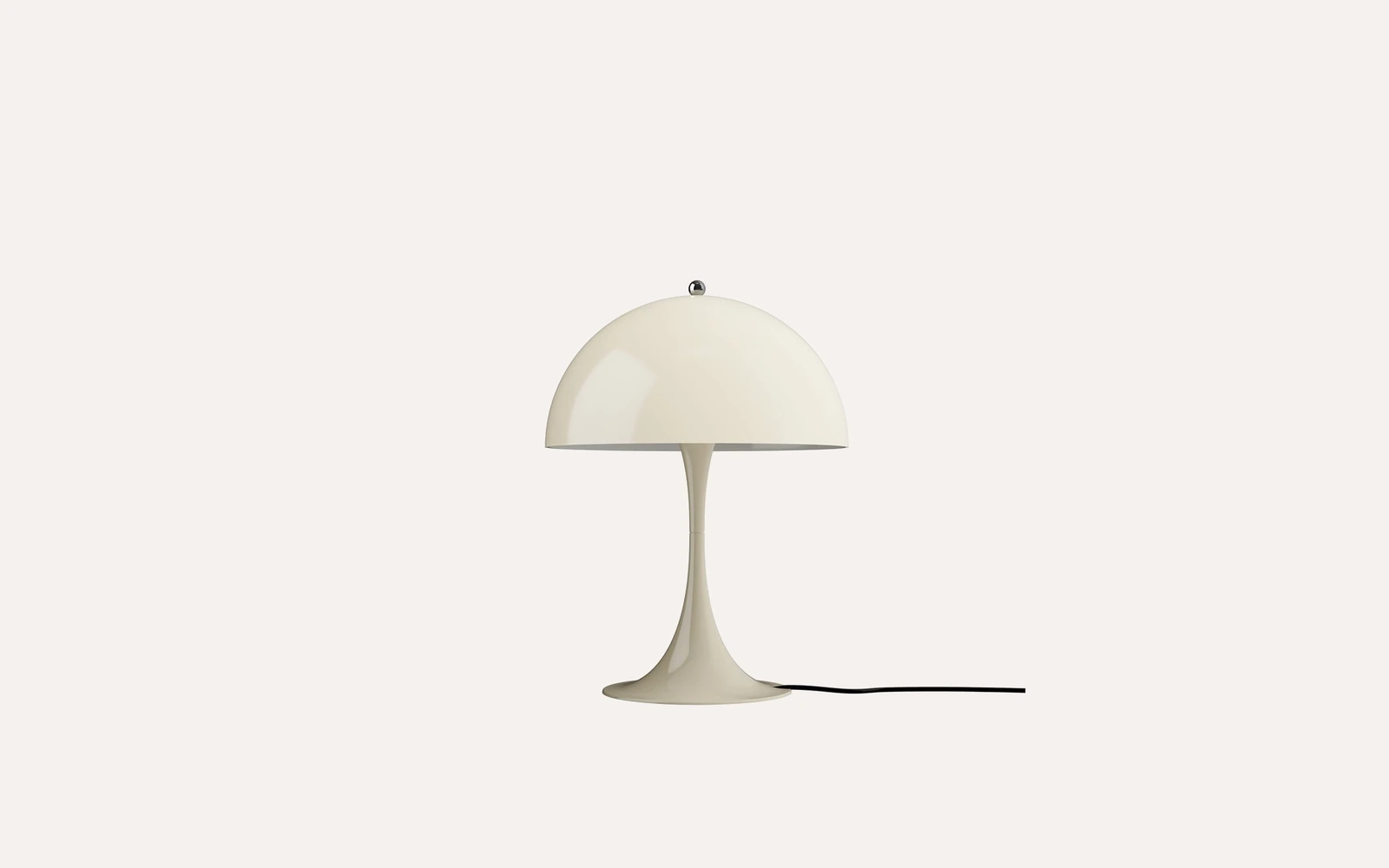 Louis Poulsen Panthella 320 Tischleuchte in Beige mit opalem Kuppelschirm, freigestellt