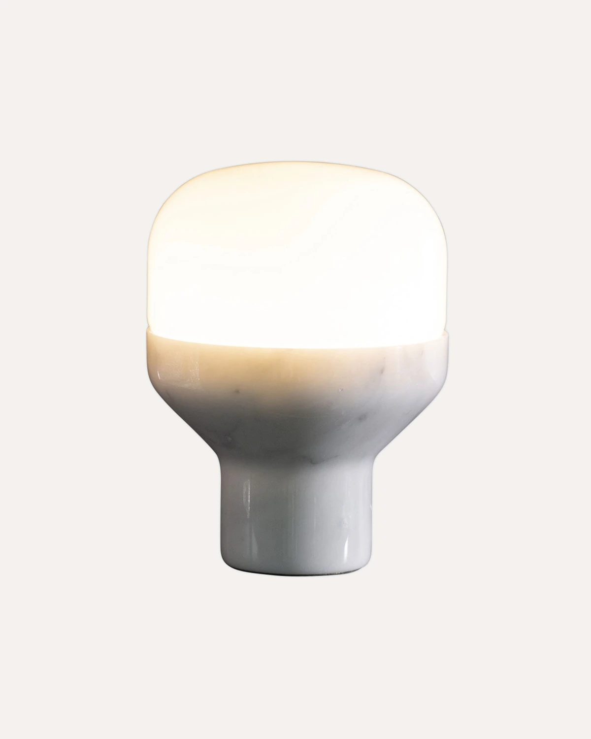 Martinelli Luce Delux Tischleuchte 22 cm mit weißem Marmorfuß, freigestellt