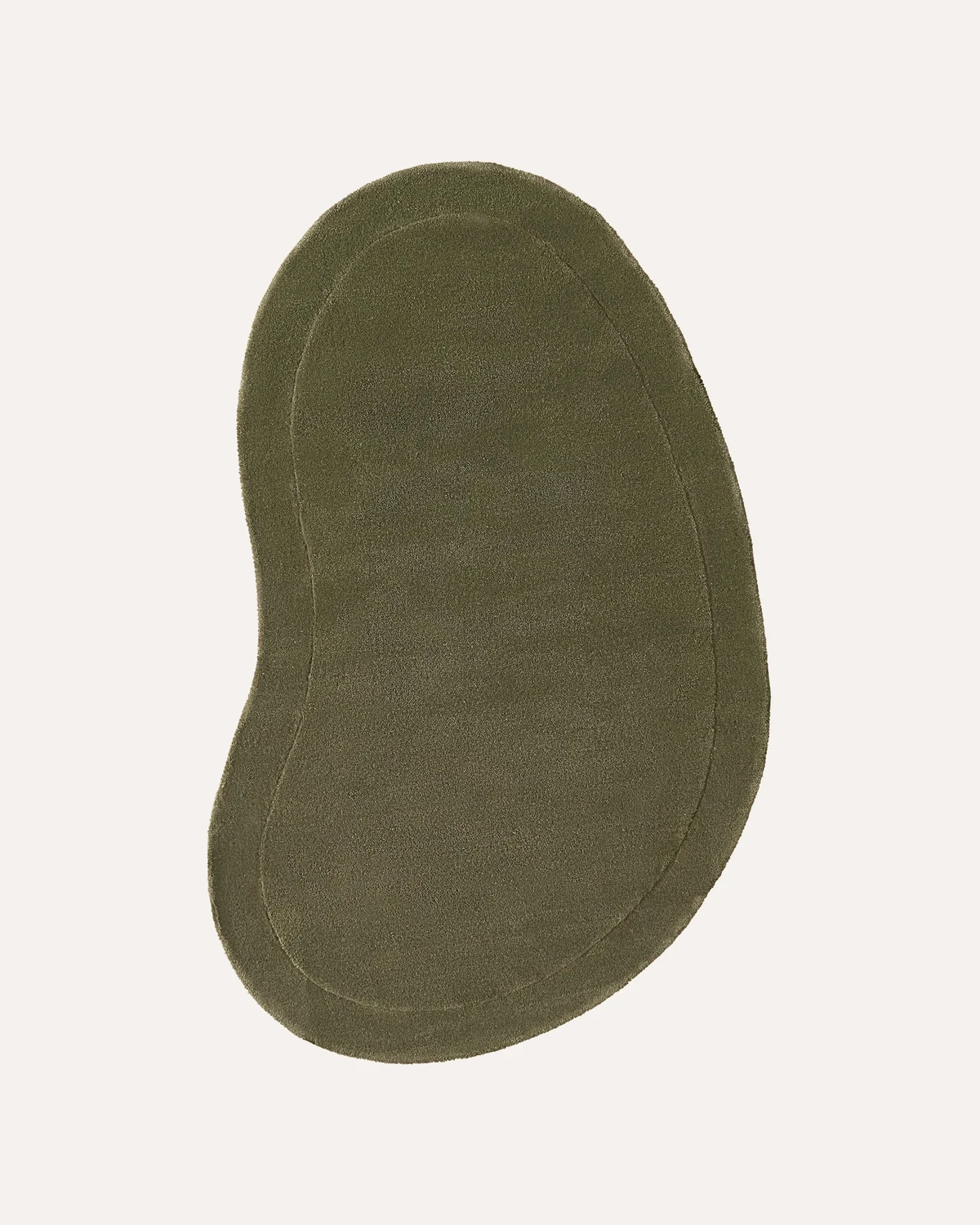 Handgetufteter Wollteppich Kadey in organischer Form, olivgrün